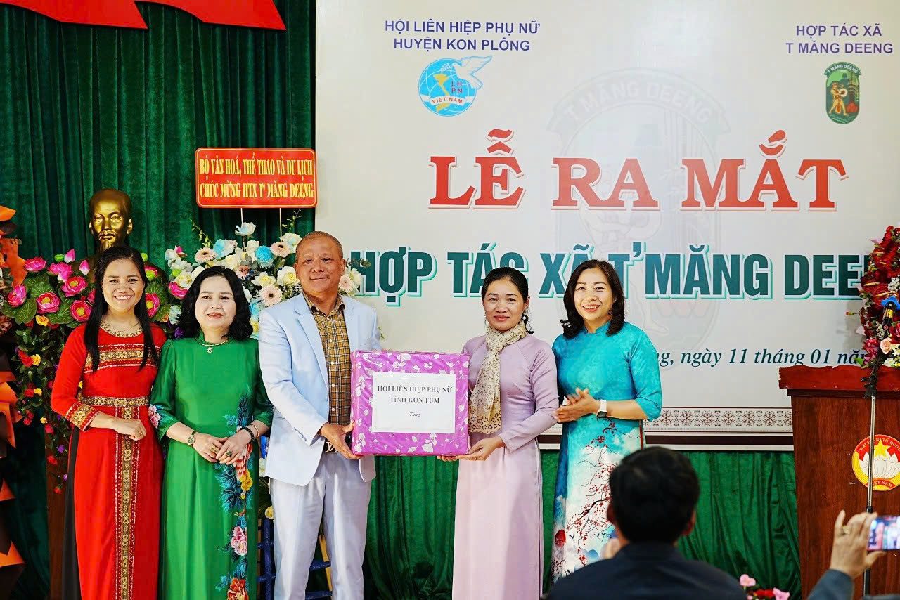 Lễ ra mắt HTX T’Măng Deeng
